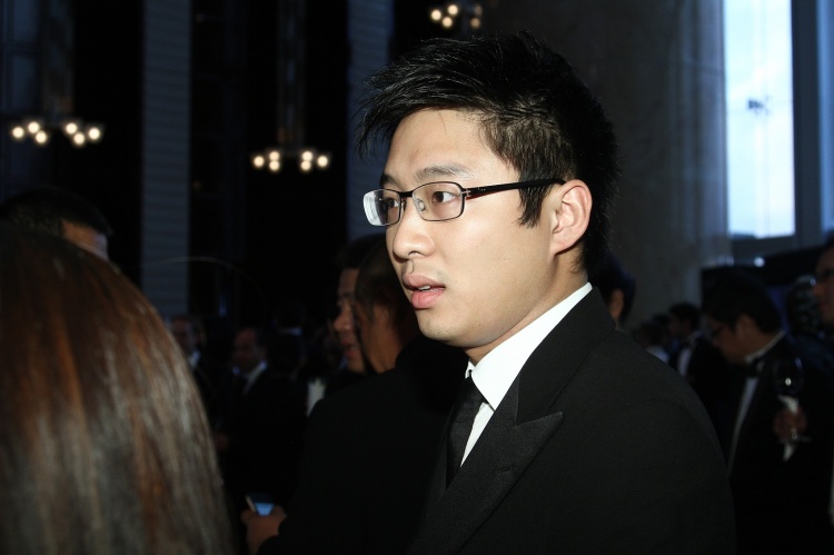 霍启山当选中国香港足球总会主席，原主席贝钧奇出任会长