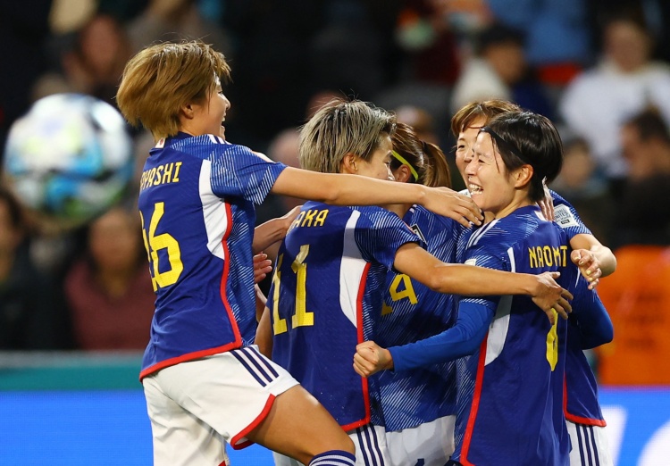 记者谈半场日本女足3-0西班牙：独具一格的亚洲拉丁派，五体投地