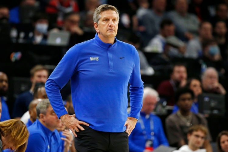 芬奇：年轻球员想投高难度两分 但34%的命中率在NBA是行不通的