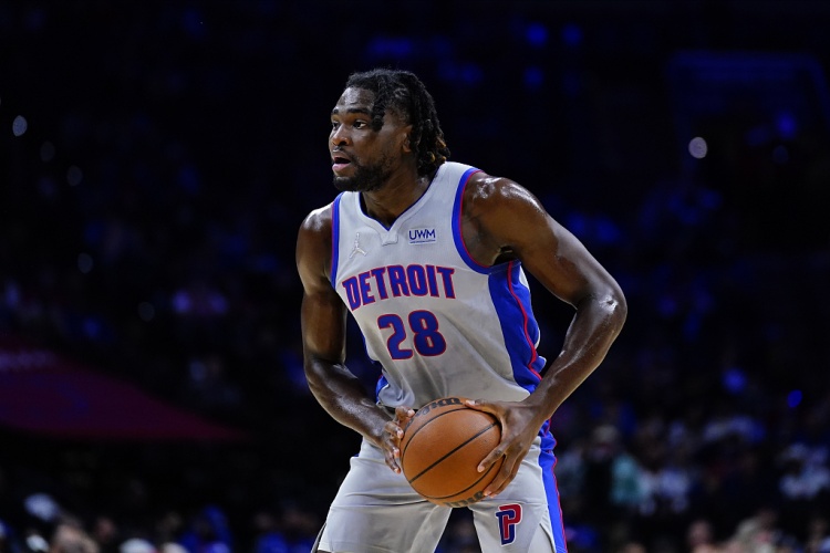 Woj:活塞中锋斯图尔特遭遇脚踝扭伤 将至少缺席10-14天