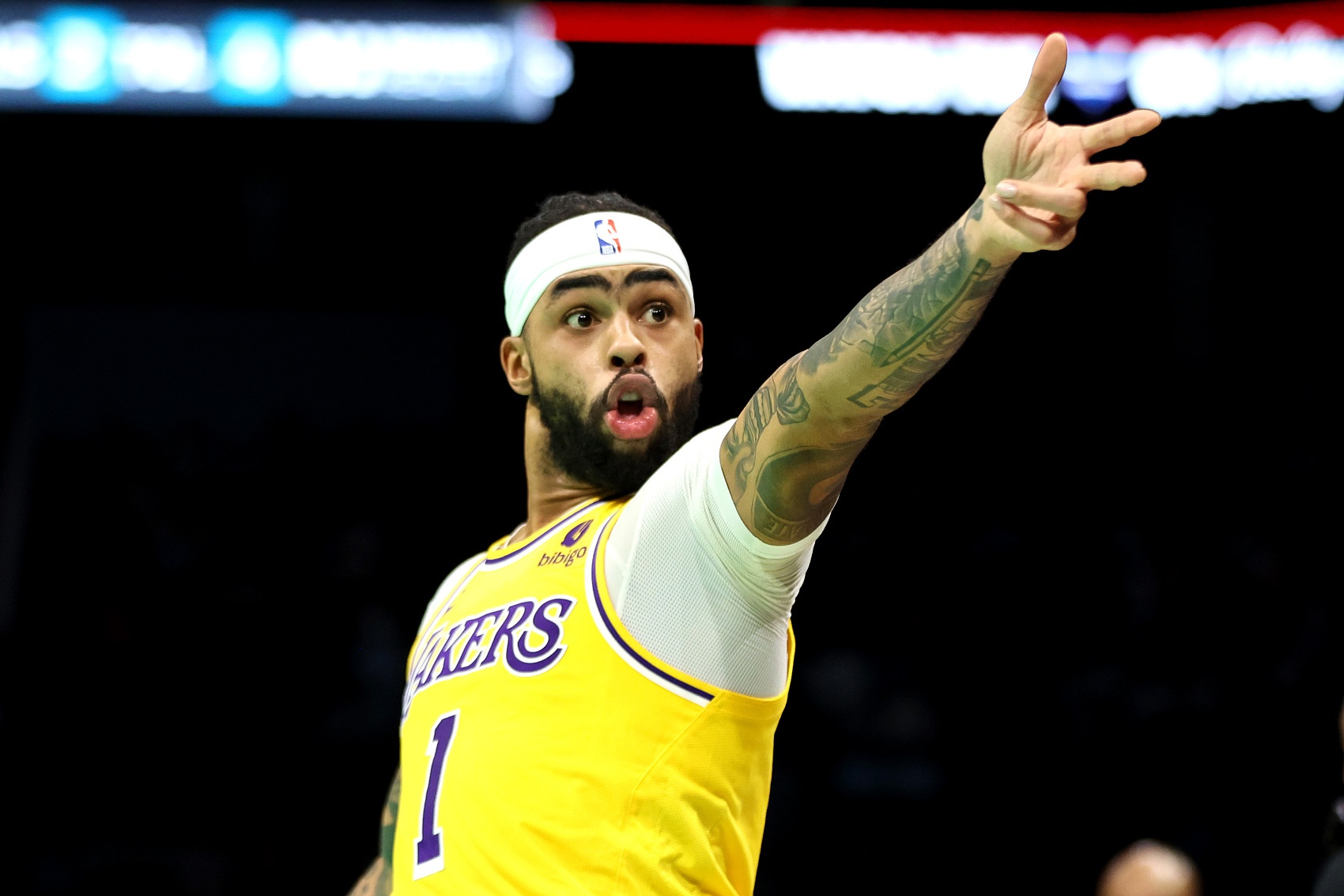 Woj:由于拉塞尔近期表现强势 截止日前湖人交易他的可能性变小