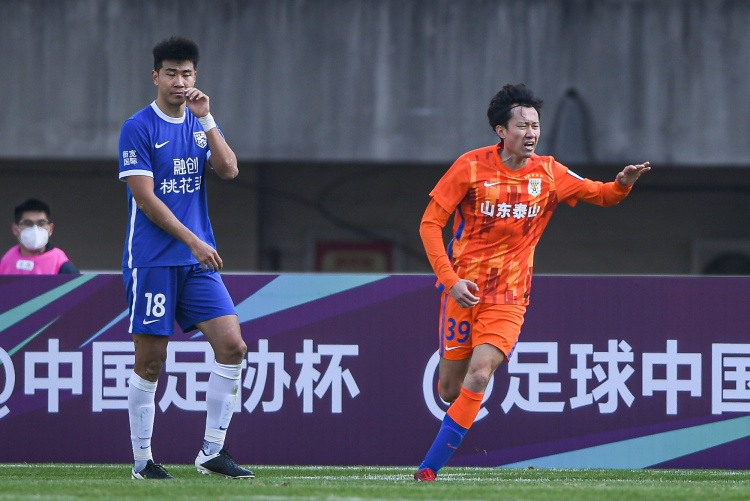 记者:宋龙赛季初就接近租借海牛,如今在夏季转会的时候成行了