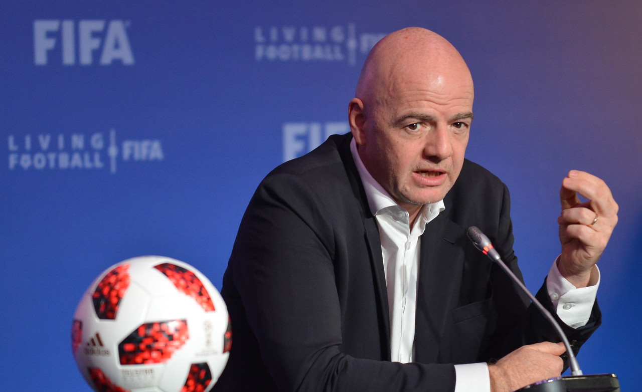 外媒:FIFA为新世俱杯转播权要价40亿美元,苹果只愿给10亿