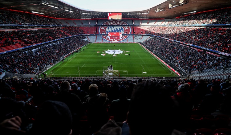 图片报：拜仁在主场为贝肯鲍尔办追悼会，3万名球迷&众多名宿参加