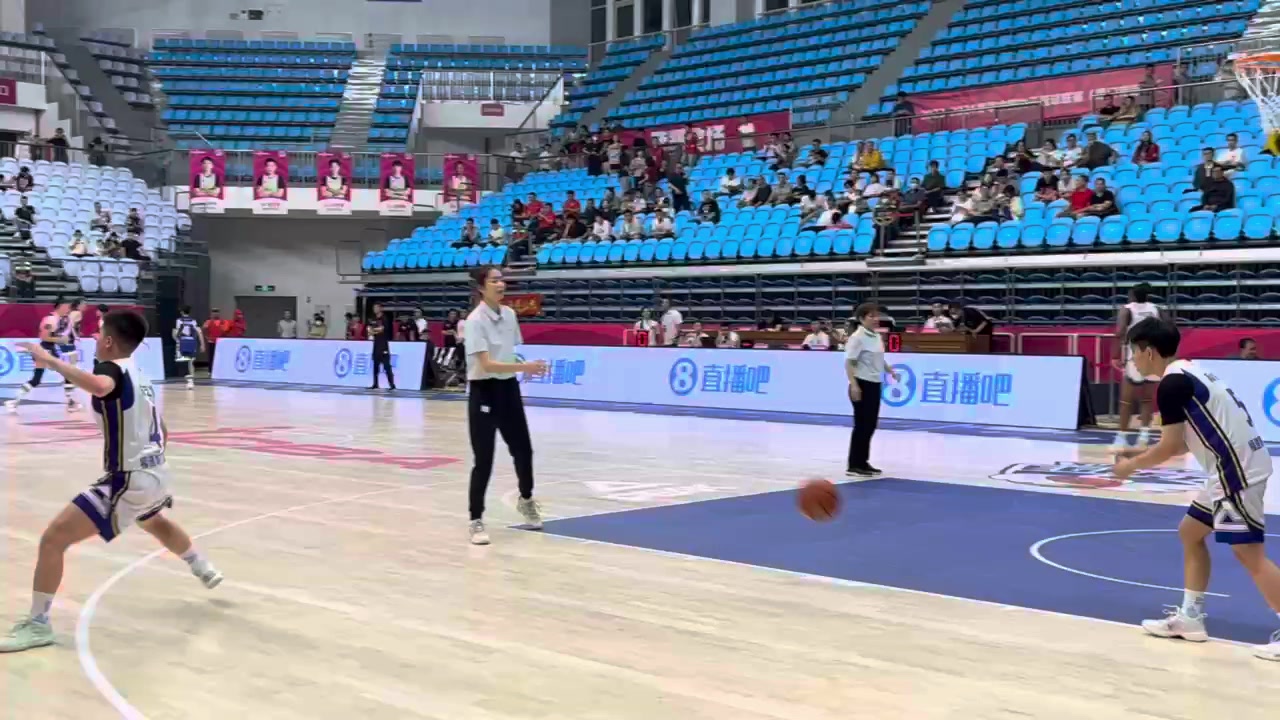 直播吧官方合作伙伴！WCBA厦门女篮主场全是咱直播吧大LOGO