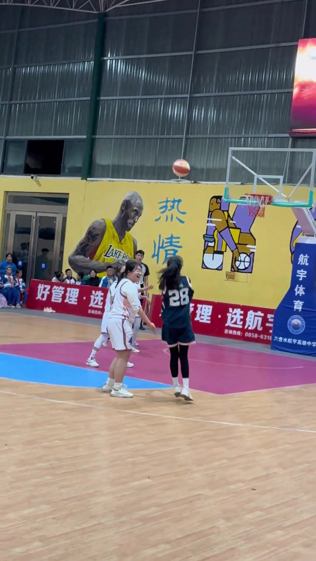 28号女生这么可爱多走几步怎么了