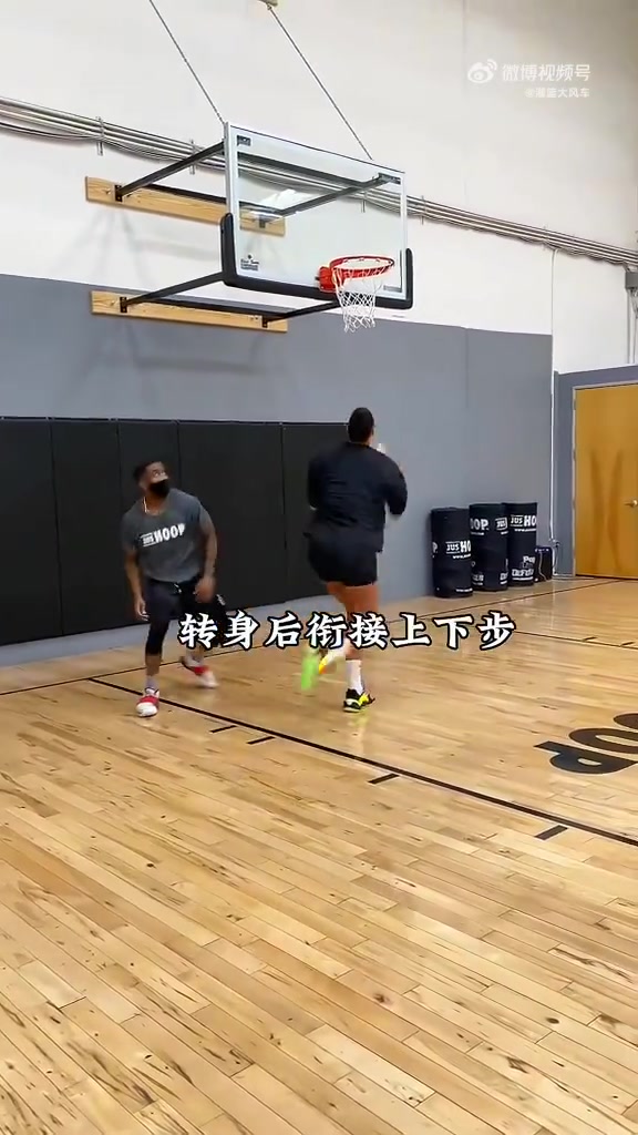 哪位吧友想尝试一下女篮中锋坎贝奇背打！这没法防啊！
