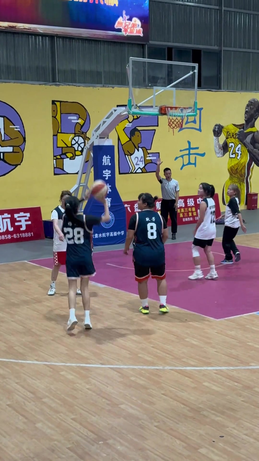 小姐姐这是被拉来凑人数的吗