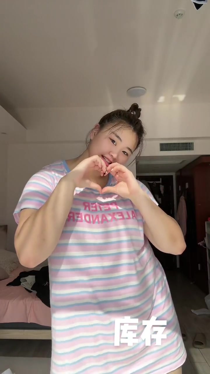 刘禹彤晒手机库存爱心舞韩旭评论：美到我了