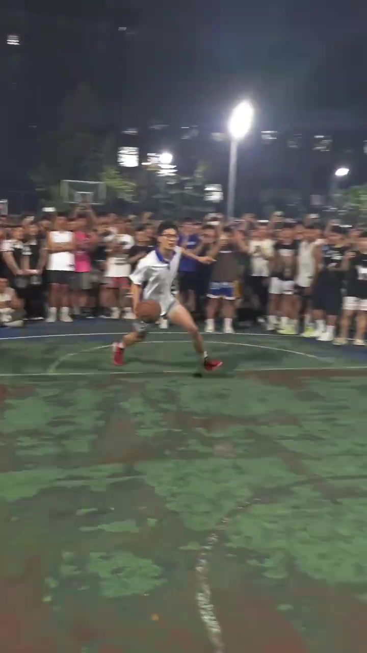 这些个小伙都吃啥长大的呀身体素质这么劲爆！