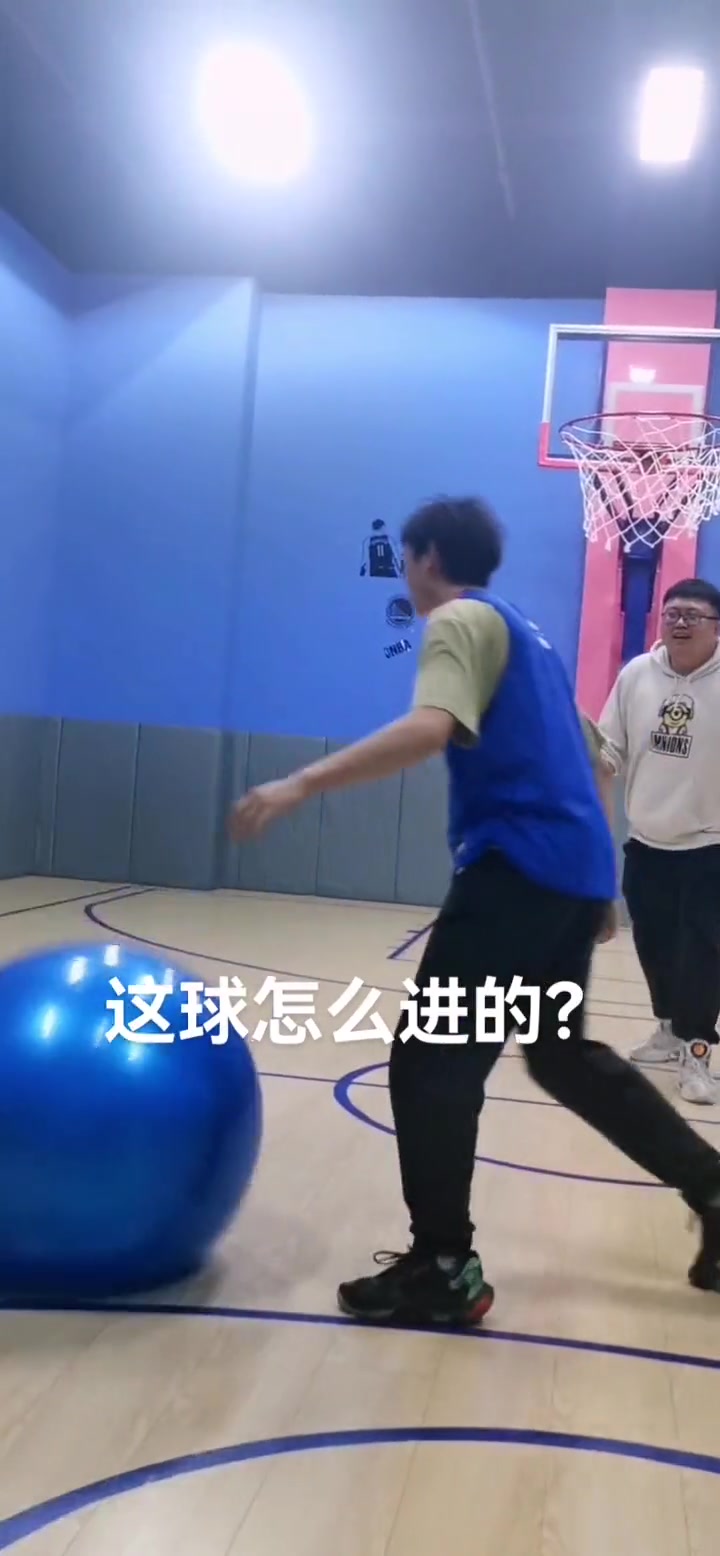 就问你能不能胯下运球