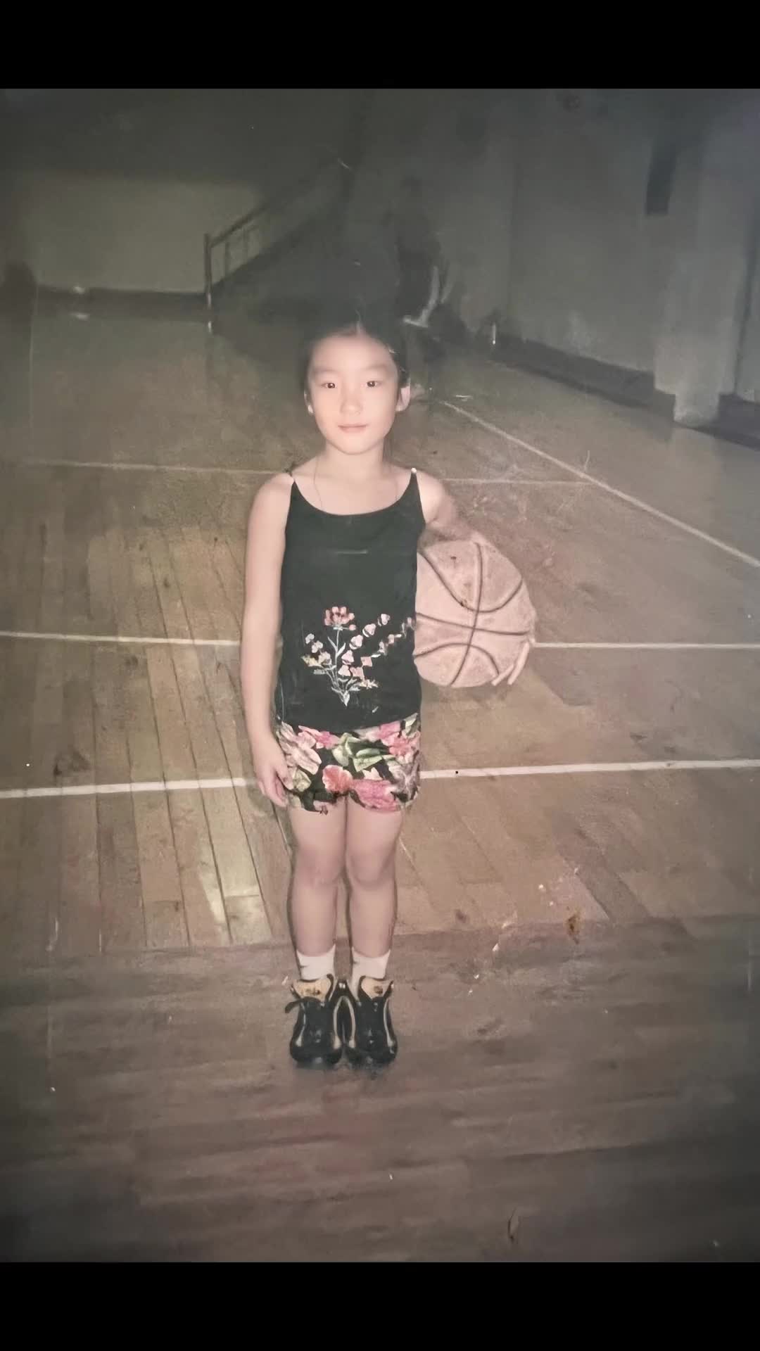 李梦晒童年照VS成年照：MynameisLily
