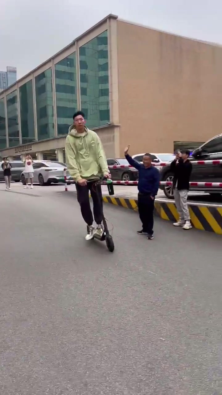 周琦这一记甩尾漂移什么水平