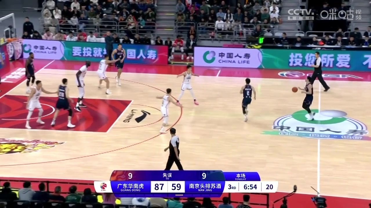 回归主场后首球！威姆斯持球单打顶着防守飙进标志性跳投