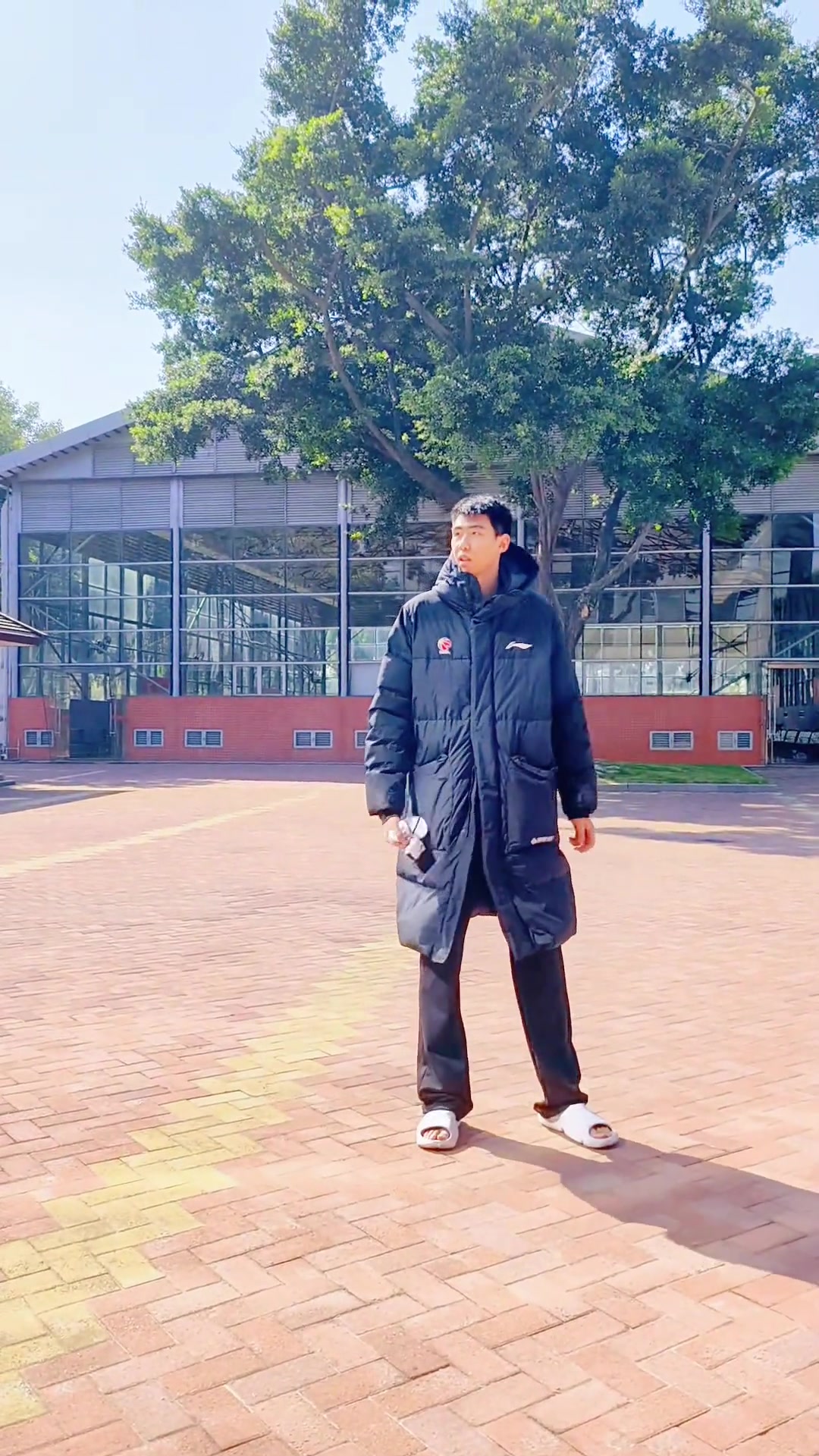 杜峰想送徐昕回家并聊两句徐昕婉拒：我打的车马上到了