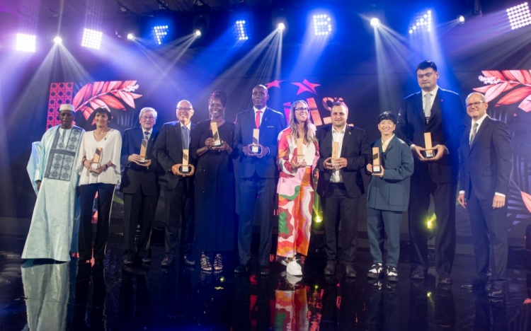 队史传奇！火箭官推发文：恭喜姚明入选FIBA名人堂！