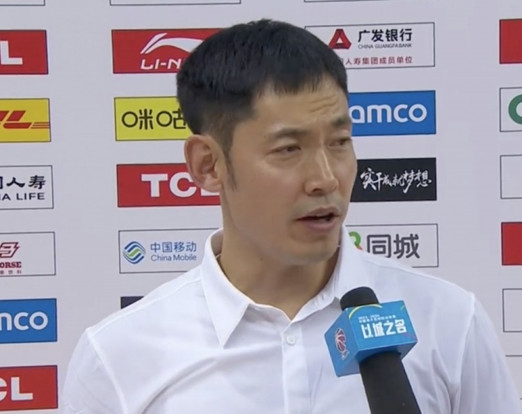 张庆鹏：希望我的球员在后面的比赛中尽快康复赶紧回来