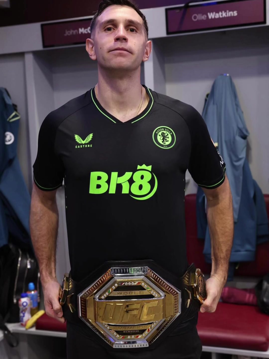 UFC冠军造访维拉，大马丁戴起金腰带