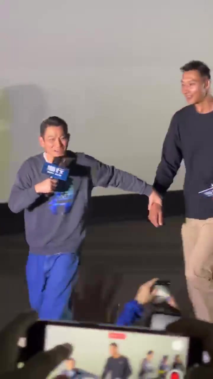 被迫营业易建联在深圳出席刘德华电影《潜行》