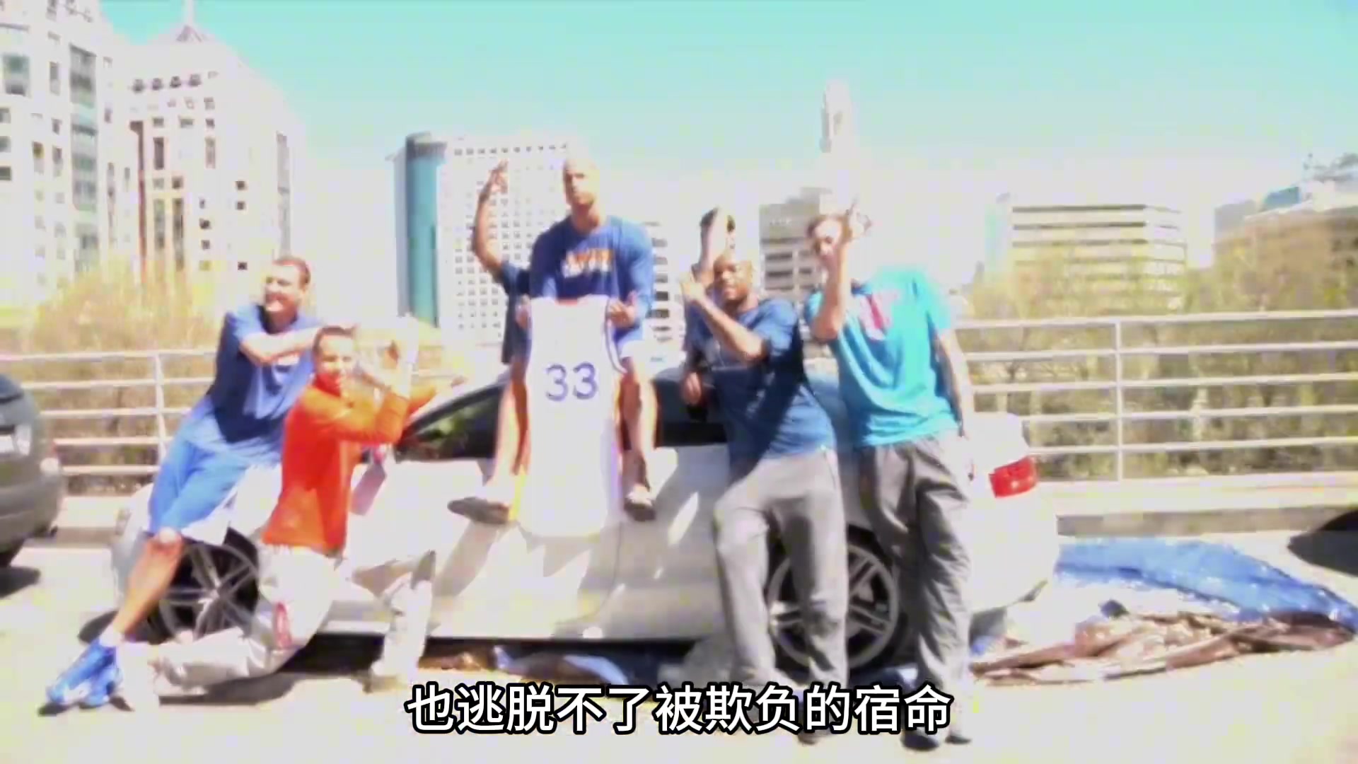 在NBA你再叼，也摆脱不了当新秀时被欺负的宿命，强如库里也遭殃