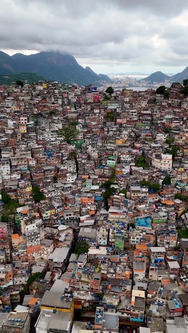 足球与黑帮的世界罗西尼亚贫民窟，巴西最大贫民窟之一