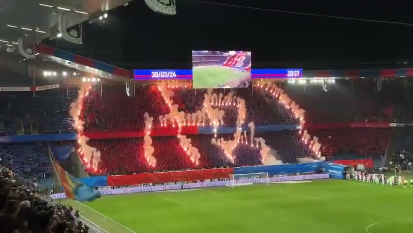 最特别的tifo！瑞士巴塞尔用焰火呈现队徽