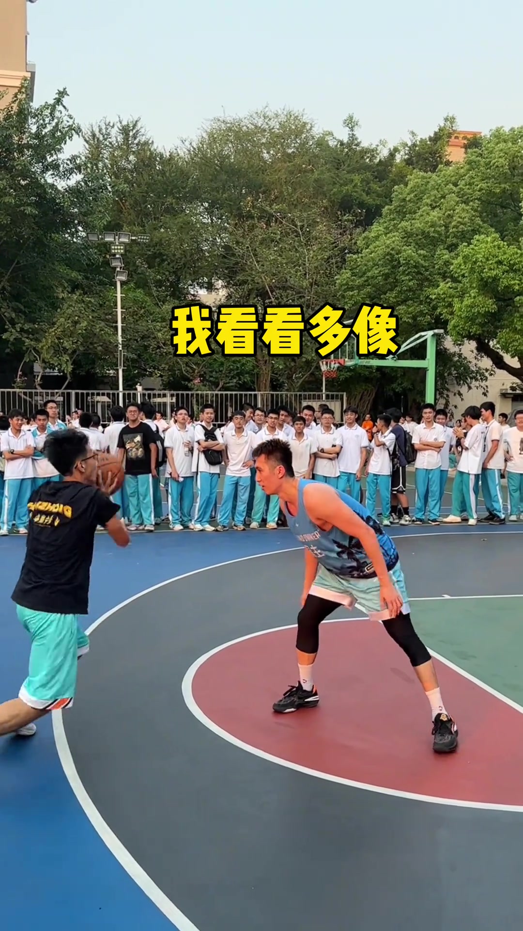 據(jù)說他是整個中學最像科比的男人！吧友們來鑒定下強不強