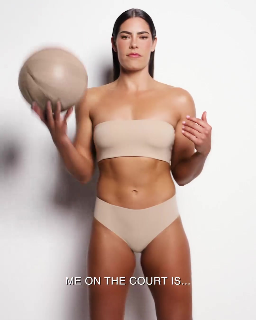 健康的美！WNBA晒女飞人帕克、布林克、普拉姆内衣写真