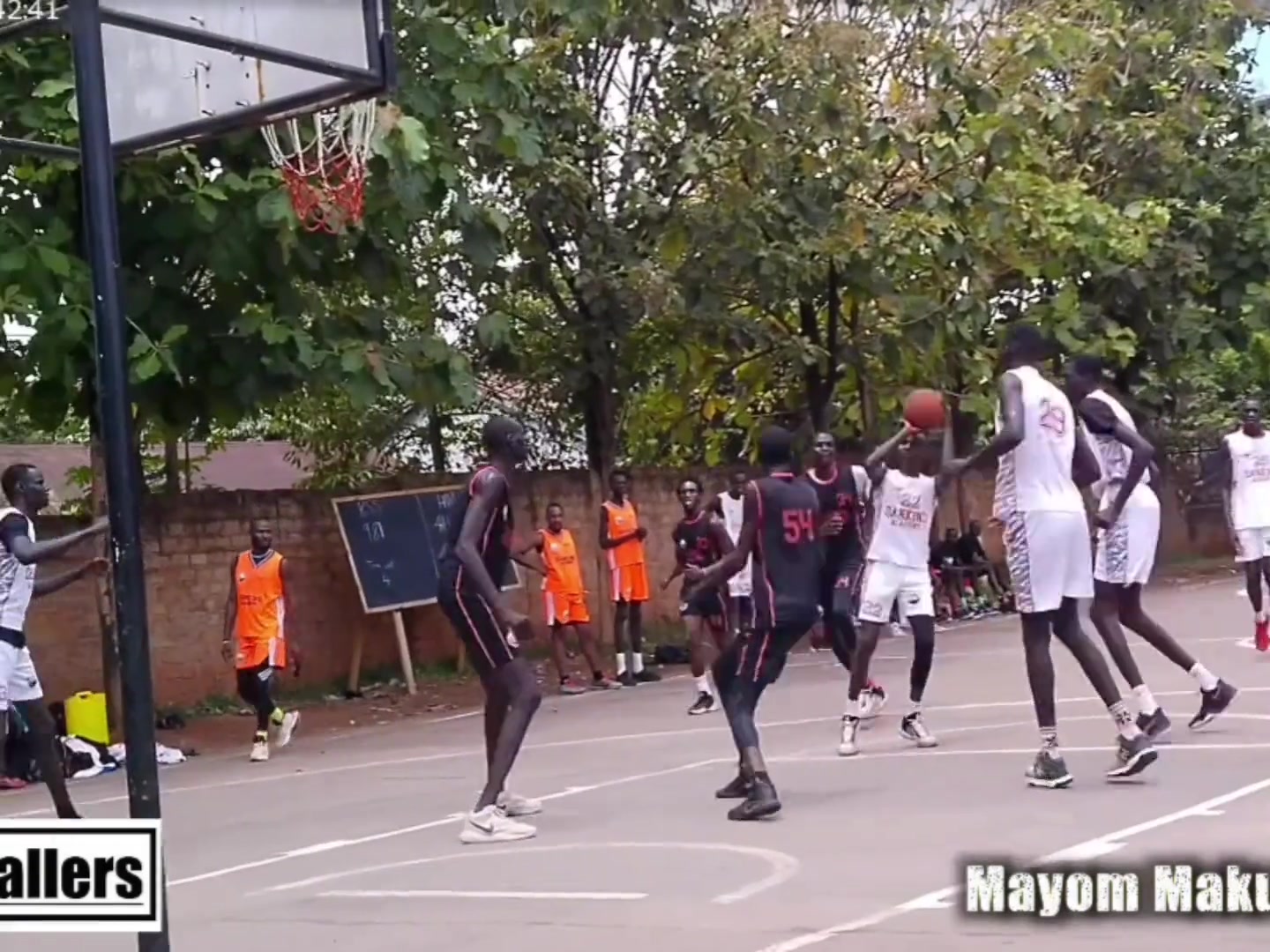 南苏丹惊现全员220cm身高打球太恐怖了，五个文班这种怎么防
