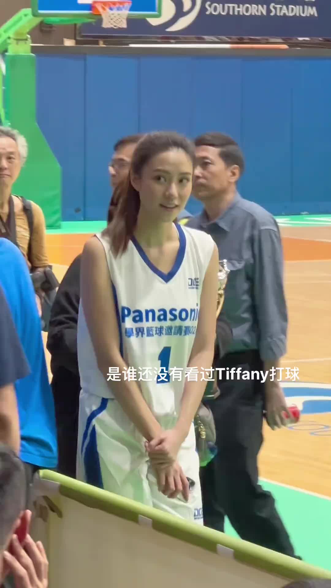 2016年港姐亚军刘颖镟打篮球也太美了吧