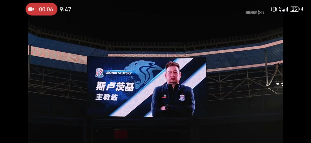 “主教练LeonidSlutsky”“乌拉！”