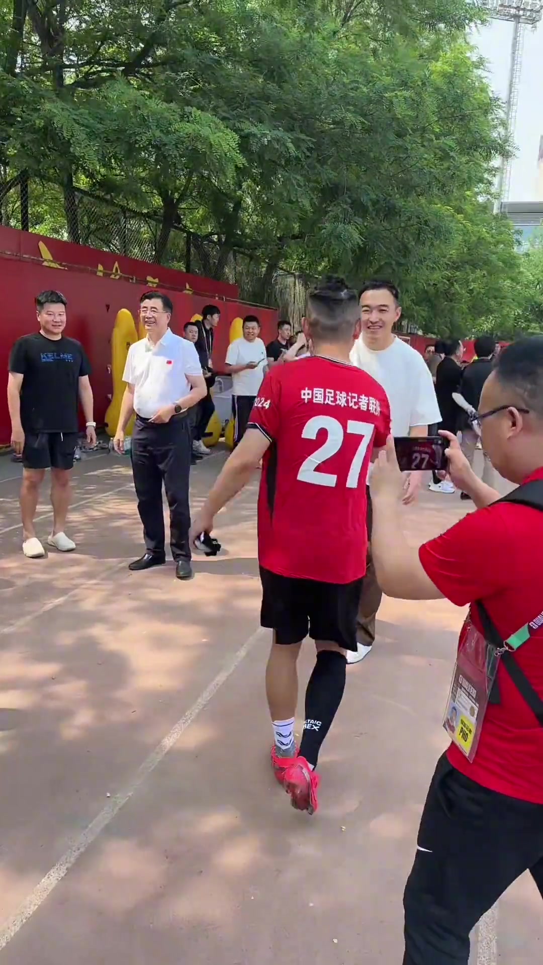 說到做到!中國記者聯(lián)VS遼寧記者聯(lián),宋凱主席來開球了