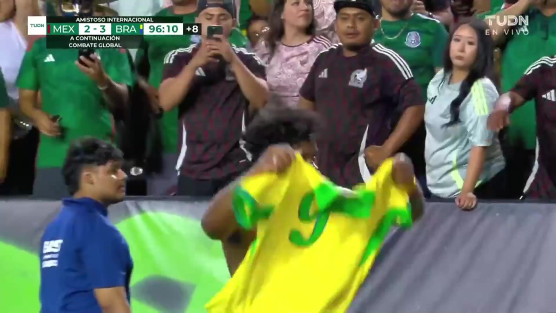 巴西超新星恩德里克绝杀进球后脱衣庆祝，还抛了个媚眼