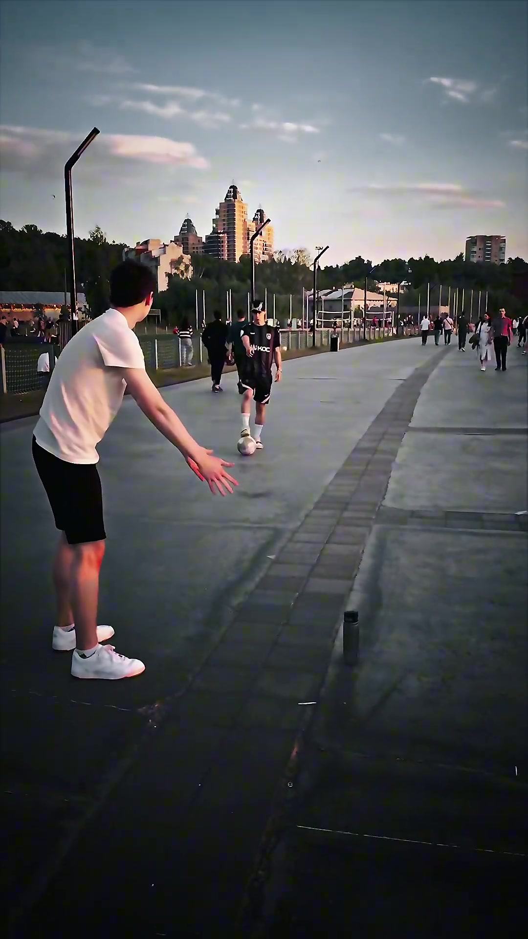 素質不詳，遇強則強