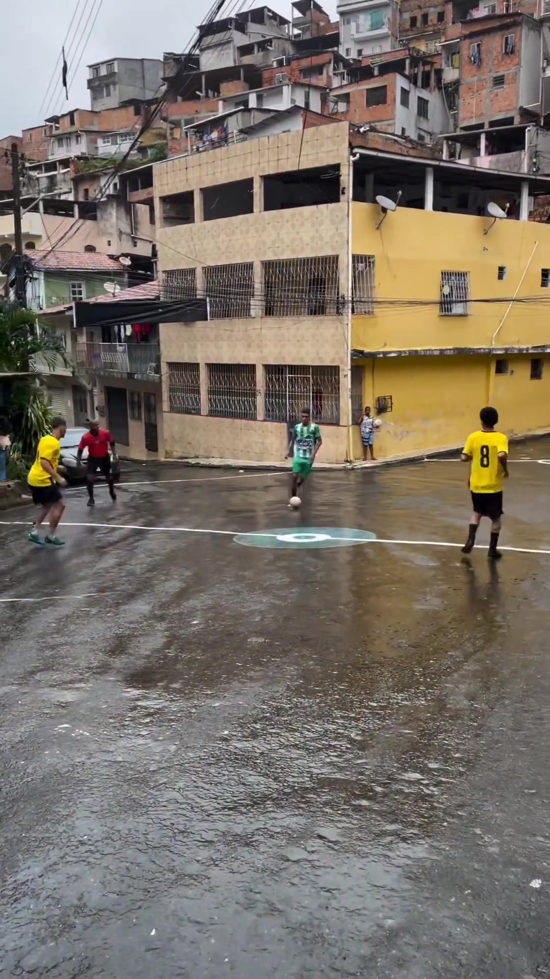 贫民窟的巴西足球！这里的足球真的很纯粹！