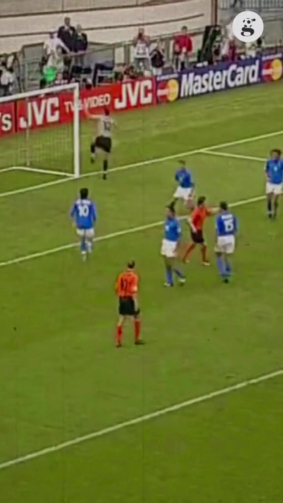 2000年欧洲杯，圣托尔多一己之力将意大利抬进决赛