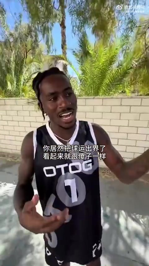 网友恶搞：这就是布朗尼在湖人首秀时的局面！