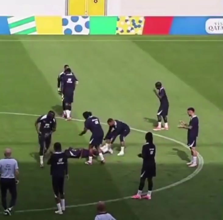 姆巴佩搞笑日常，有他法国队的氛围注定不会差！