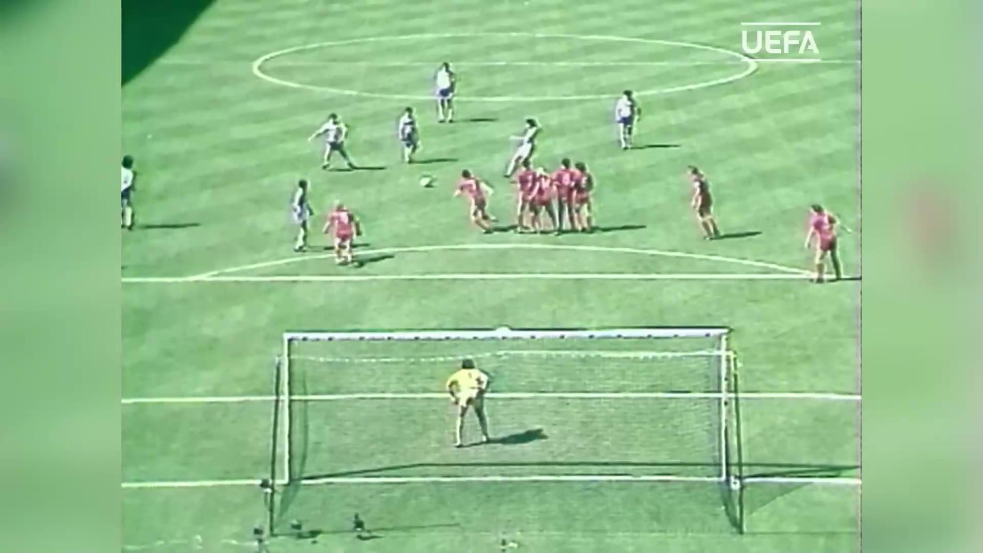 欧洲杯每日一星1984年普拉蒂尼连场上演帽子戏法！