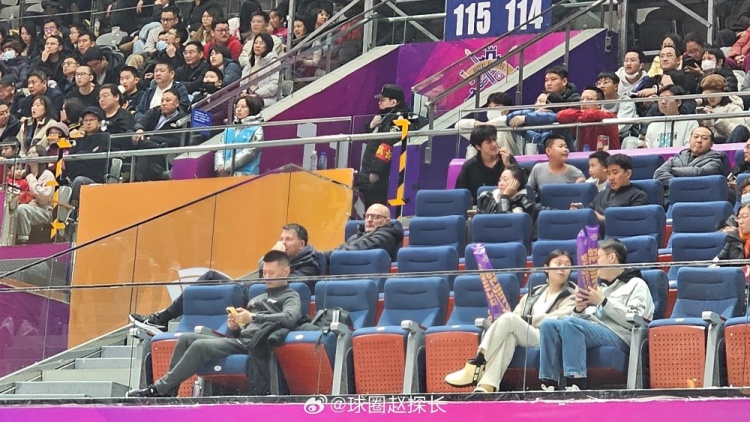 探长：乔帅教练组在北京观战男篮集训名单会出现更多00后的名字