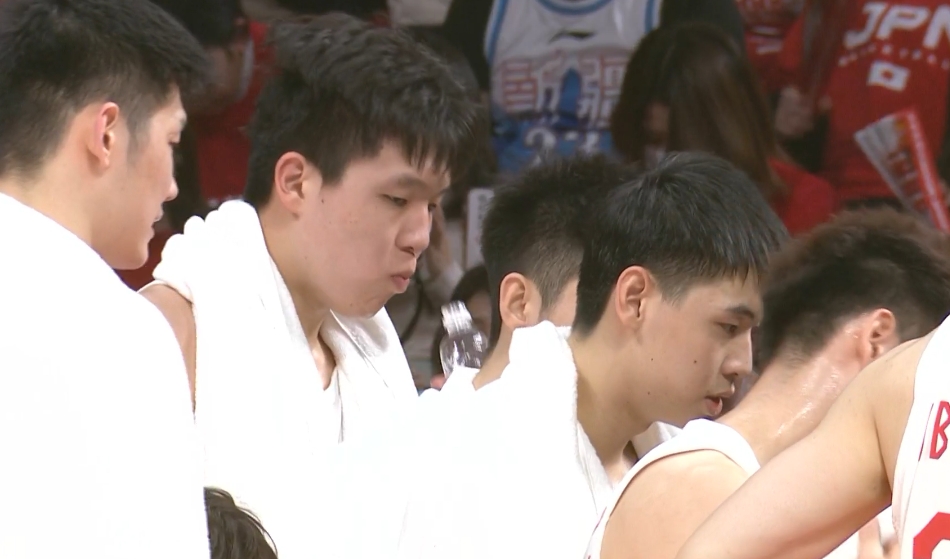 中国男篮单节三分球8中0落后4分进入末节