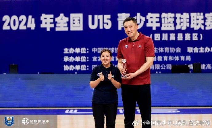 全国U15青少年篮球联赛男子组最佳教练：上海市体校主教练章文琪