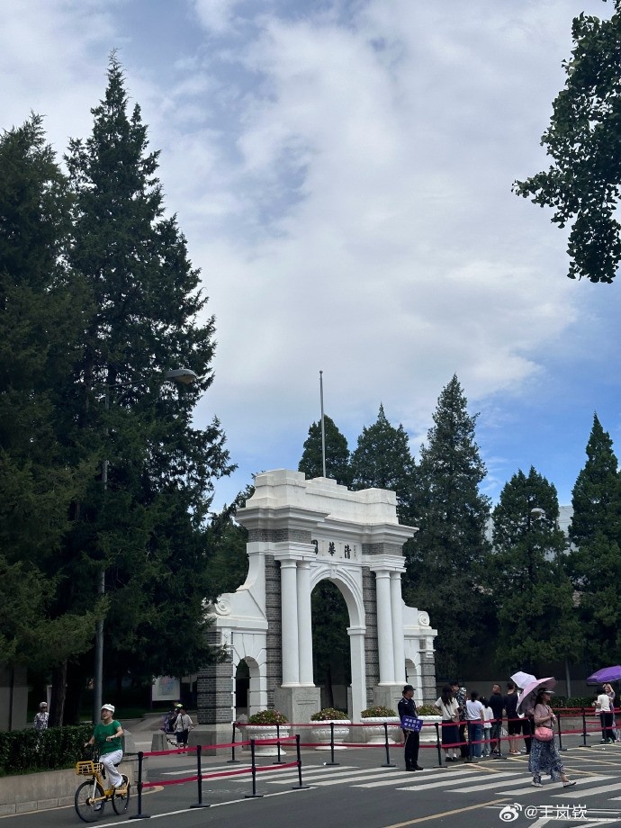 开学季！王岚嵚：开学咱也回清华看看跟学弟们抢食堂的饭