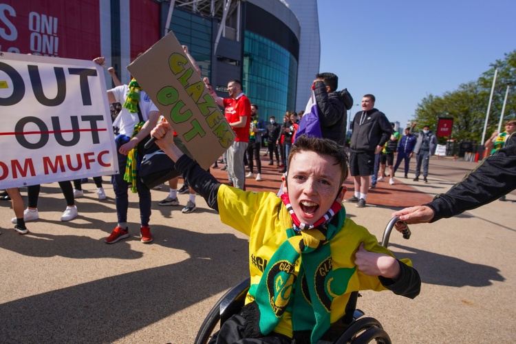 英媒：贾西姆对曼联报价创世界纪录仍被拒，英力士已准备好买25%股份