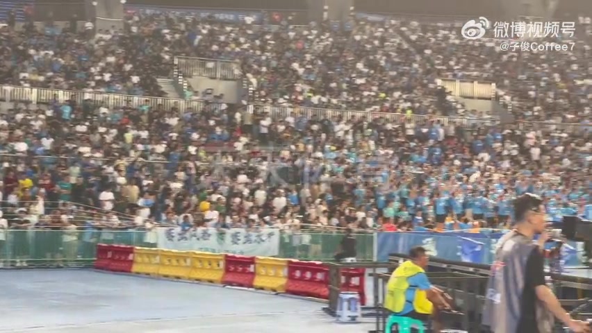 极具特色！南通支云观众席大片站票区域，球迷站着看球