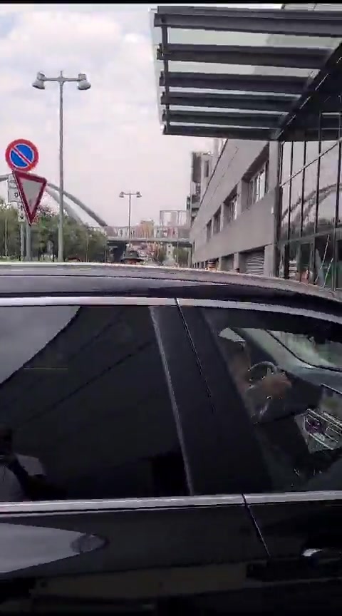 来了！意媒：普利西奇抵达米兰总部签署合同