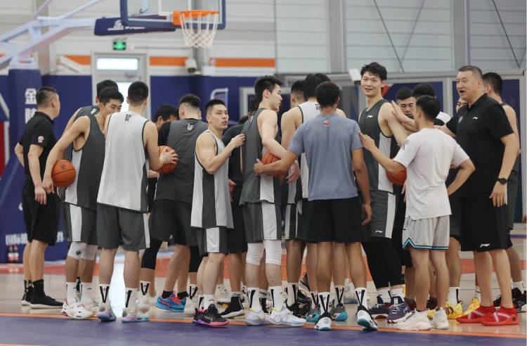 媒体人：上海男篮正式收队集中开始准备夏训