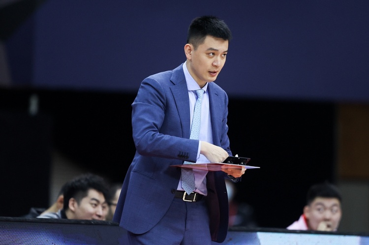 杨鸣作为主教练连续五进总决赛此前2冠2亚&两次不敌广东