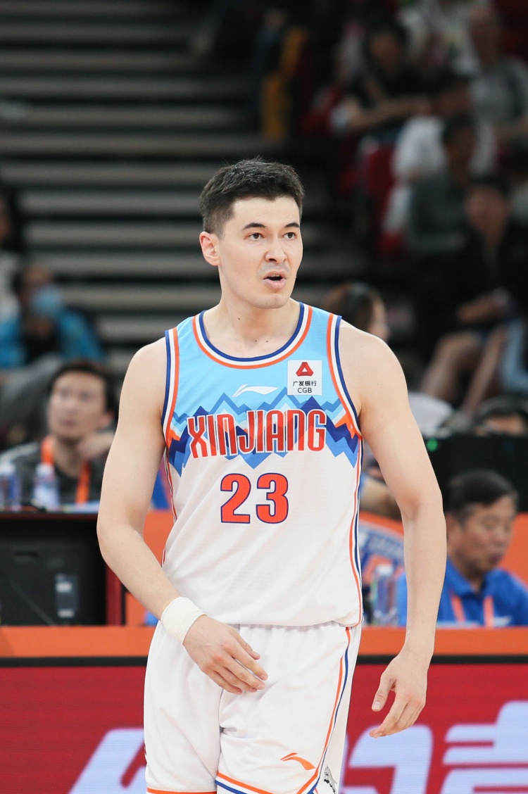 媒体人：涅槃重生这个赛季的阿不都沙拉木是当之无愧的MVP