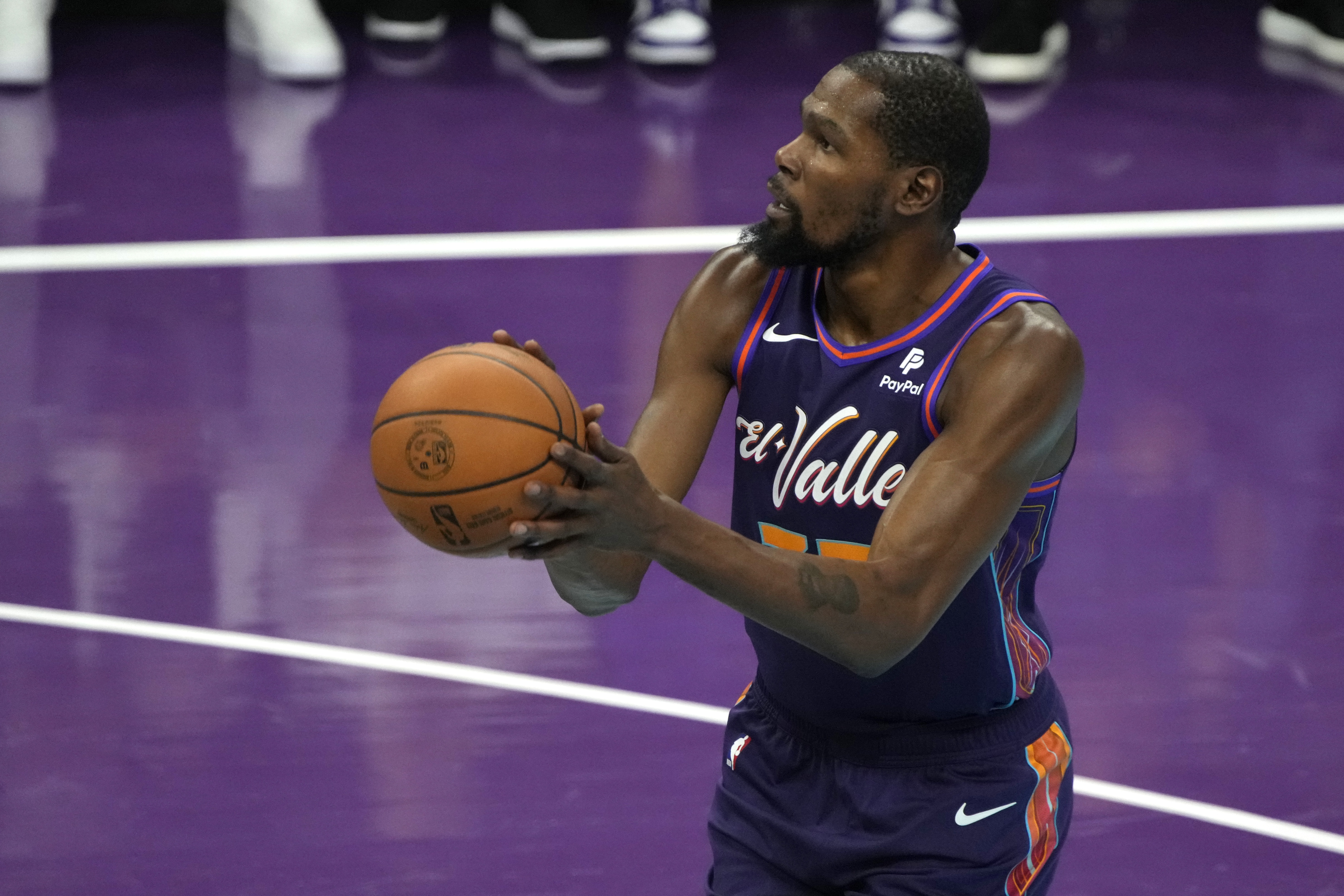 KD：我们在进攻端建立良好的势头末节和双加时都延续了这种状态